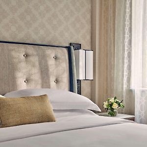 Zimmer mit Kingsize-Bett